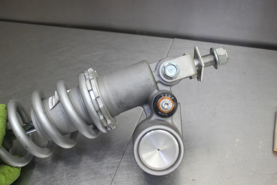 17-19 YAMAHA YZF R6 Rear Shock Suspension Foto 4 de 4