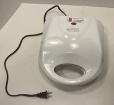 Kitchen Gourmet Two-Serving Omelet Maker Model# SW-086 White