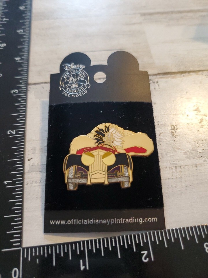 Disney Pin - Cruella DeVille 101 Dalmations Driving Car 2005 Yk