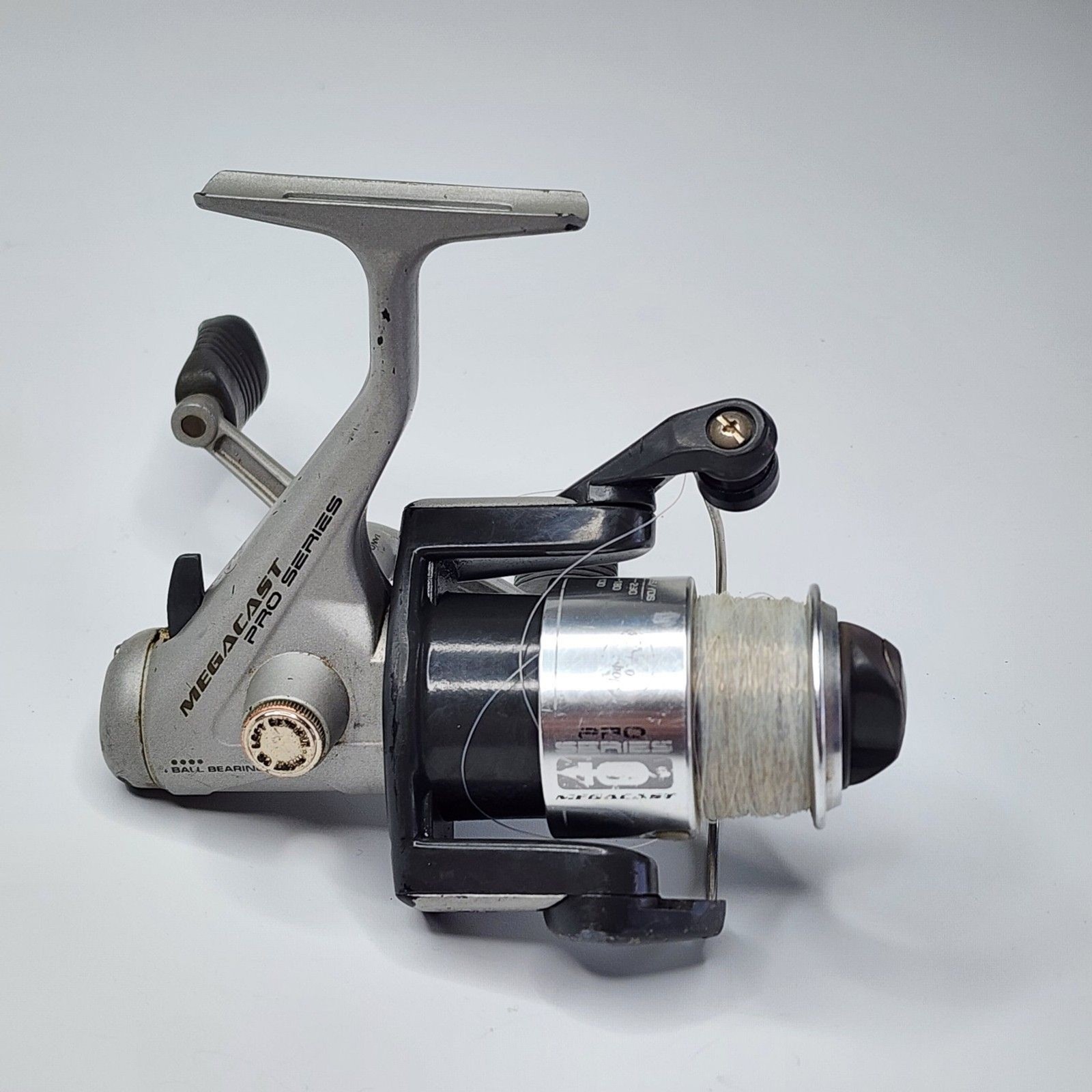 Bass Pro Shops MegaCast 10 Pro Series spinning reel Vintage