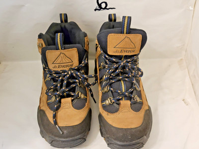Mt. Everest size 9 men boys shoes very good condition