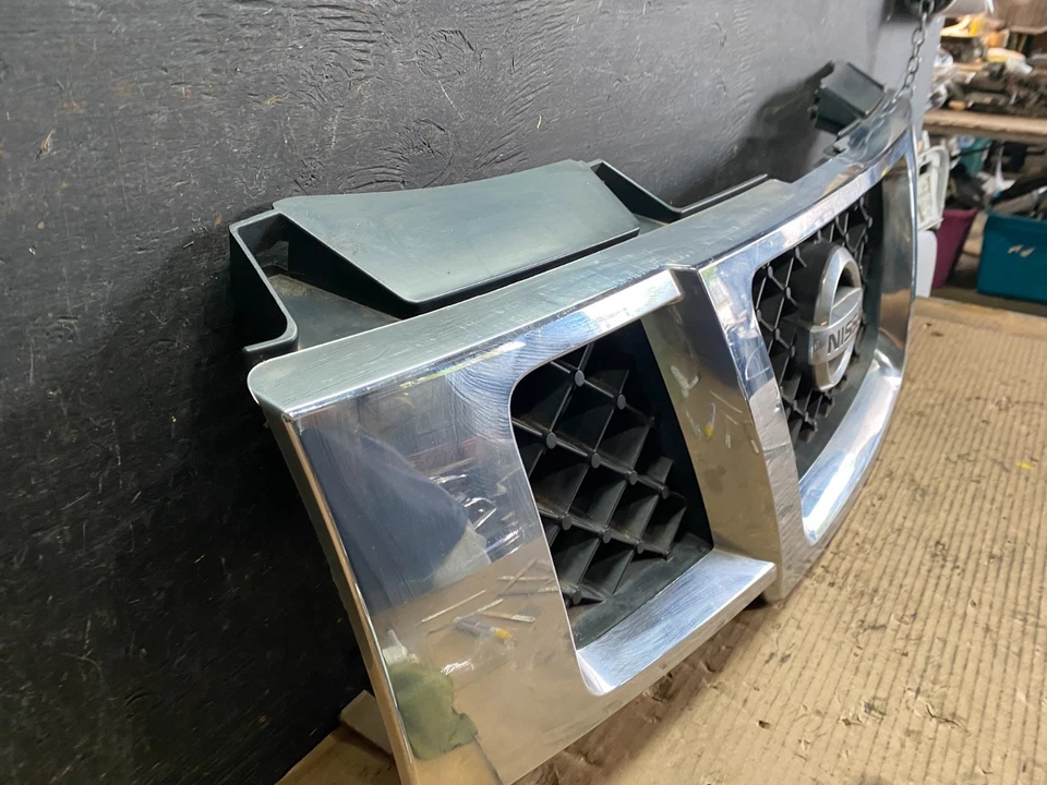 Nissan Armada 2008-2015 parrilla superior delantera OEM S5687 DG Foto 3 de 4