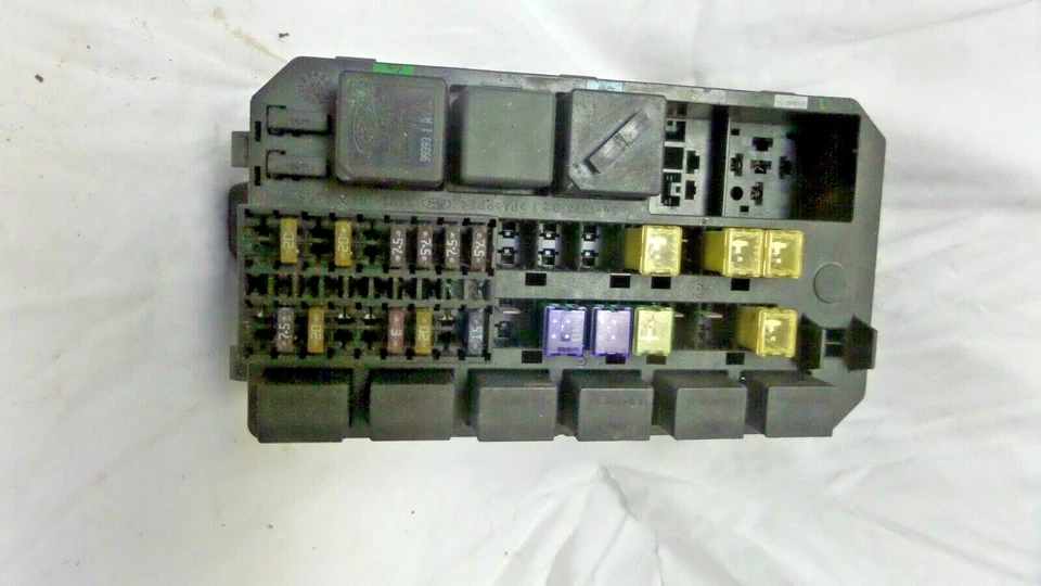 Caja de fusibles Mercury Cougar relé bloque de conexiones panel compartimento 00 2000 Foto 2 de 4