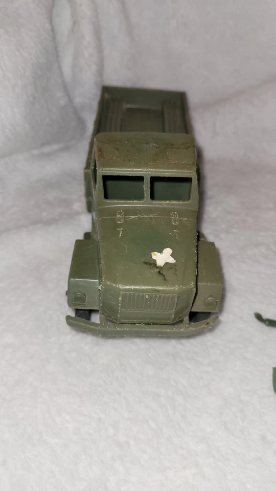 Camión de colección TIM-MEE PP de plástico verde oliva de 2,5 toneladas de carga militar y 12 soldados Foto 4 de 4