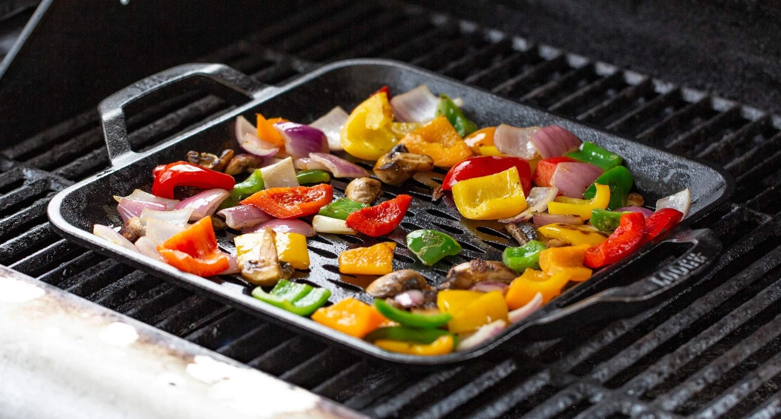 Lodge Chef Collection Grill Topper - Thumbnail 4