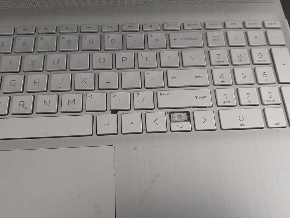 Portátil Windows 10 HP de 14,1 pulgadas Intel Core I3 8 GB RAM 128 GB SSD Foto 3 de 4