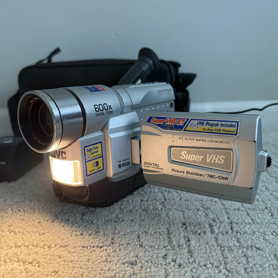 JVC GR-SXM740U Compact Super VHS-C Handheld Video Camcorder VCR Transfer BUNDLE - Image 4 of 4