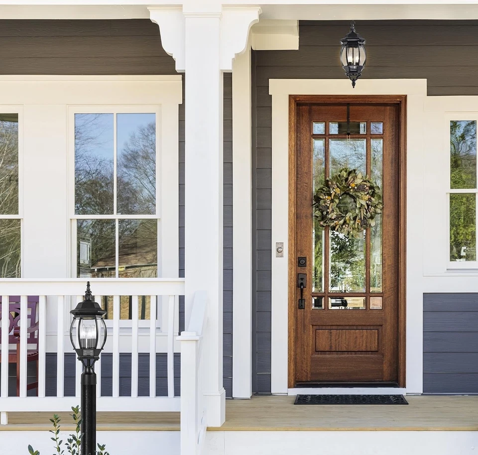 Traditional Outdoor Post Lantern Set - Image 4 of 4