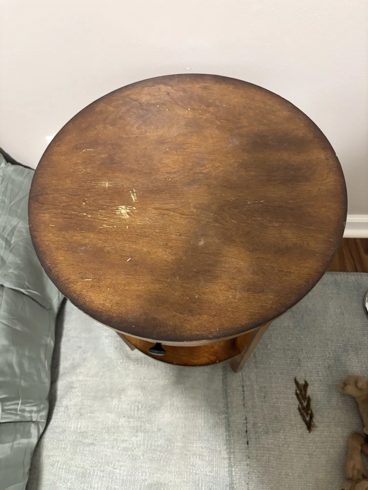 Lámpara de mesa redonda de madera de pera Foto 4 de 4