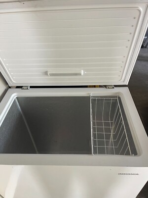 ＊しず＊　0507 Insignia NS-CZ70WH0 7.0 Cu. Ft. Garage Ready Chest Freezer in
