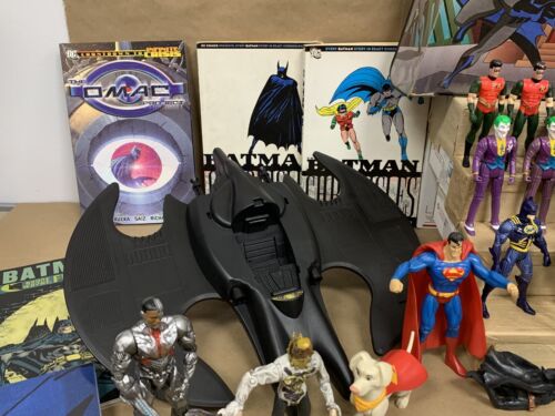 Enorme Lote De Colección - Moderno DC Comics Figuras De Acción Batman Libros Tarjetas Vehículos - Imagen 5 de 15