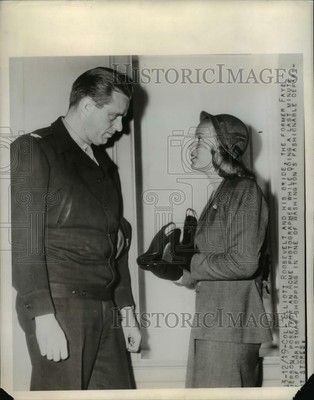 1944 Press Photo Elliott Roosevelt and his bride, former ...