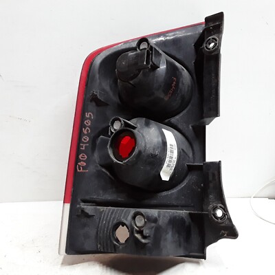 航海灯 04 05 Nissan Armada right passenger tail light assembly OEM 26550