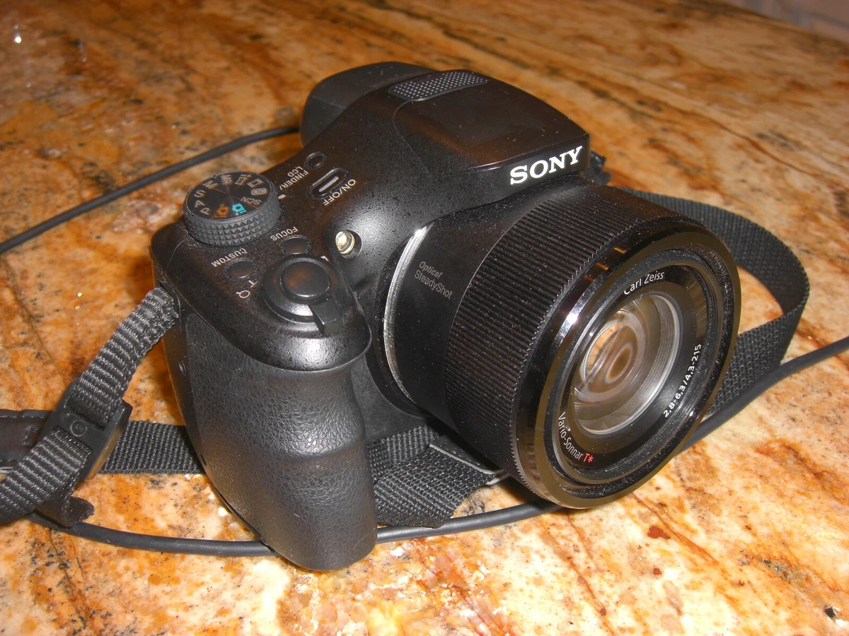 Sony Cyber-Shot DSC-HX300 Digital, 50x optical Zoom 20.4