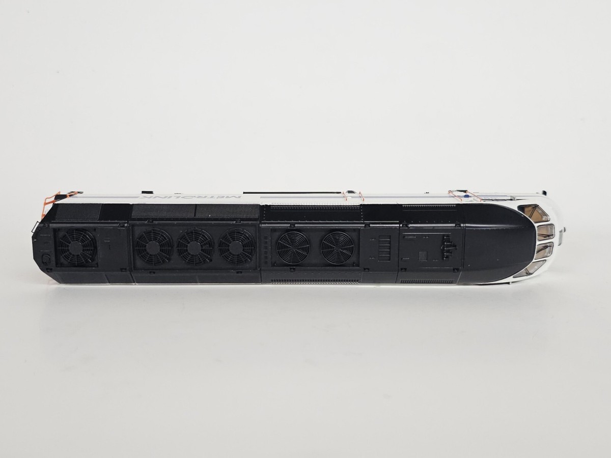 New Atlas Master Silver Metrolink #892 DCC Ready Item New Atlas Master Silver Metrolink #892 DCC Ready Item