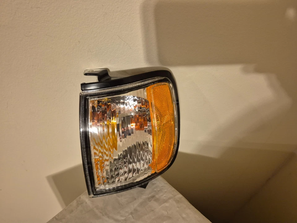 Luz de estacionamiento señal de giro 2000 a 2004 Isuzu Rodeo 2000-02 pasaporte conductor izquierdo Foto 2 de 4