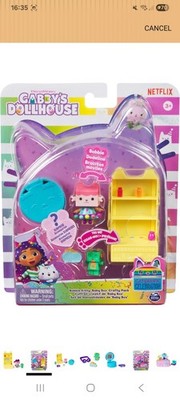 Gabby s Dollhouse, Celebration Serie Babybox Katze Wackelfigur mit Puppenhaus