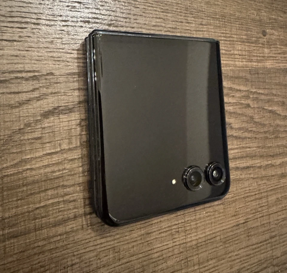 Motorola RAZR Plus 5G 2024 XT2451-2 256GB Black (AT&T) Unlocked open Box - Image 4 of 4