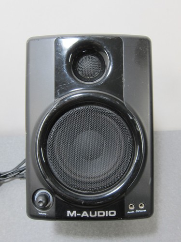 M-Audio AV40 LEFT Powered Speaker Tested - Picture 2 of 11