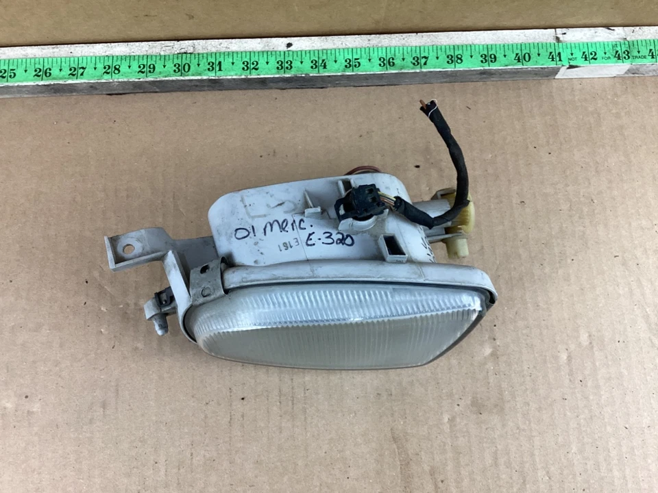 Оригинальный передний левый противотуманный фонарь для Mercedes Benz E320 1998–2004 годов выпуска - Изображение 2 из 4