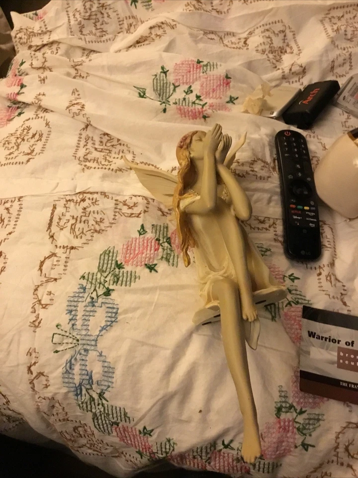 Estatuilla de hadas del polvo pixie toque de clase cuidador de estante - malva, marfil - alado... Foto 2 de 4