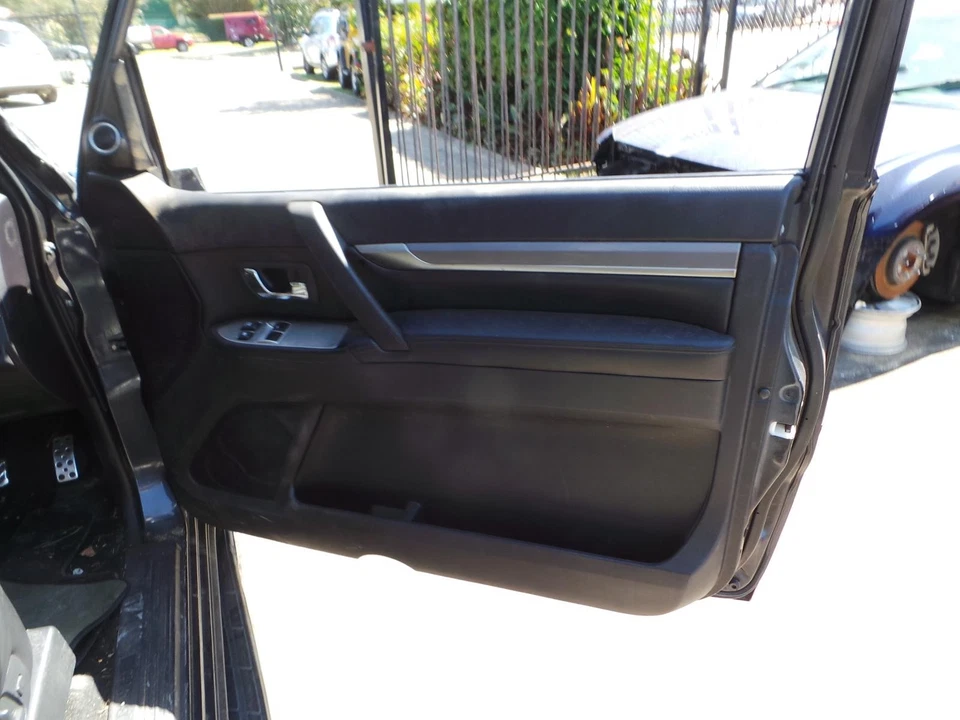 MITSUBISHI PAJERO NS-NT 11/2006-09/2011 WAGON LEFT FRONT DOOR WINDOW 3DR - image 3 of 4