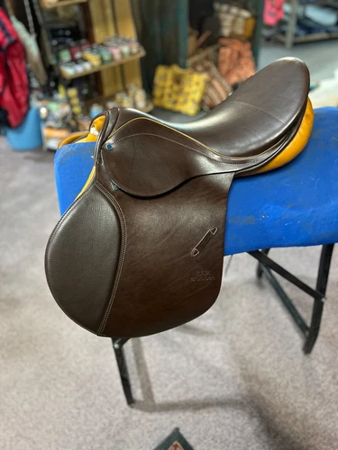 17.5” Stubben Siegfried Close Contact Saddle