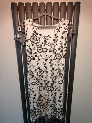 Laura Ashley Kleid schwarz weiß Blumen bestickt Anlass UK 8 Spitze Pailletten