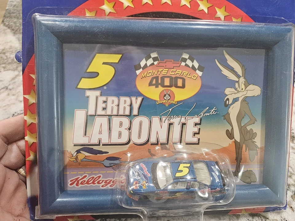 Terry Labonte #5 Kellogg's 2002 Winners Circle 1/64 Monte Carlo Double Platinum - Image 2 of 3