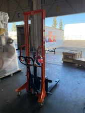 APOLLOLIFT Used 1100lbs Hydraculic Hand Manual Pallet Fixed Leg Stacker 63" Lift