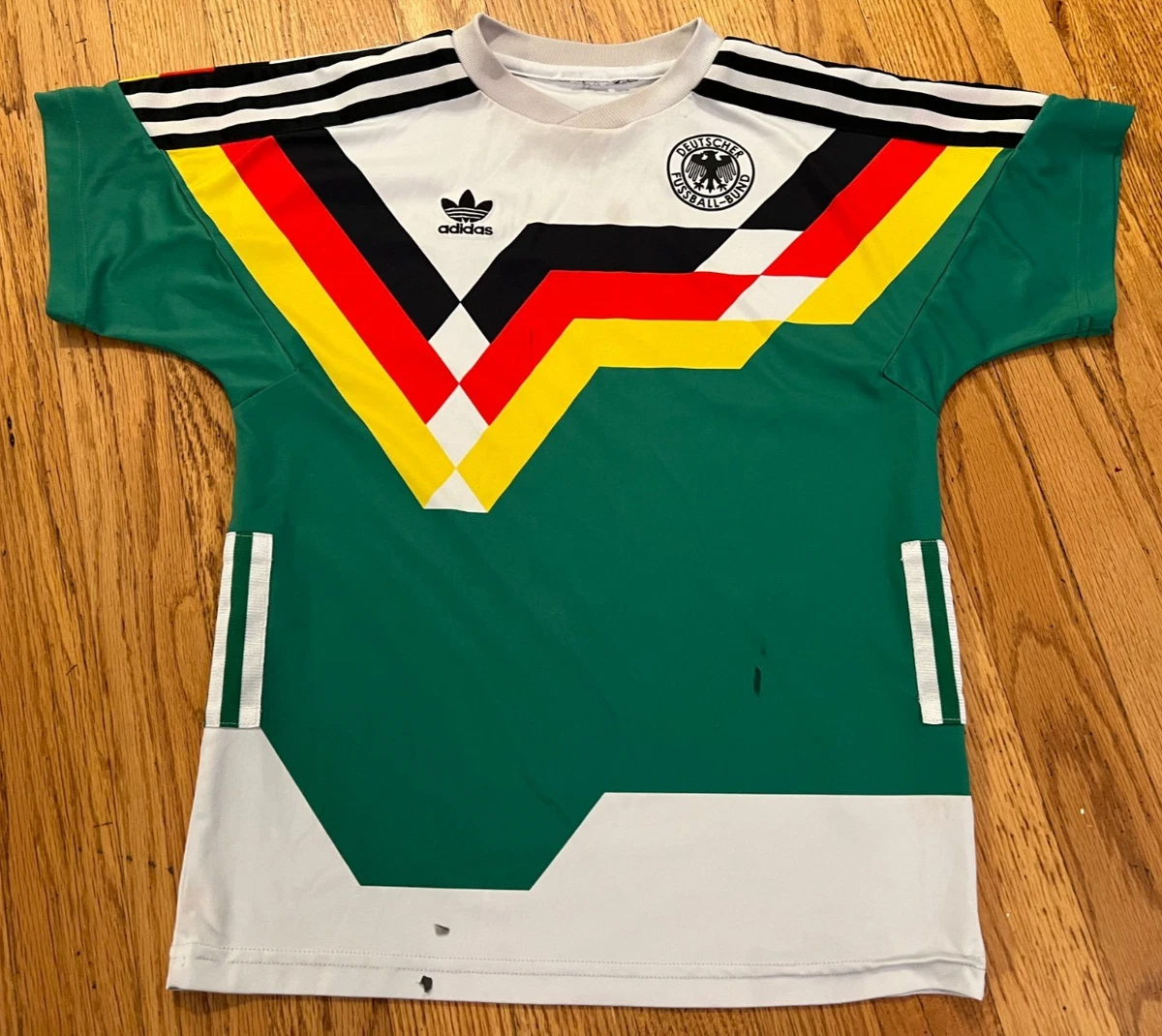 Preços baixos em Mesut özil tamanho S Camisas de futebol da Equipe