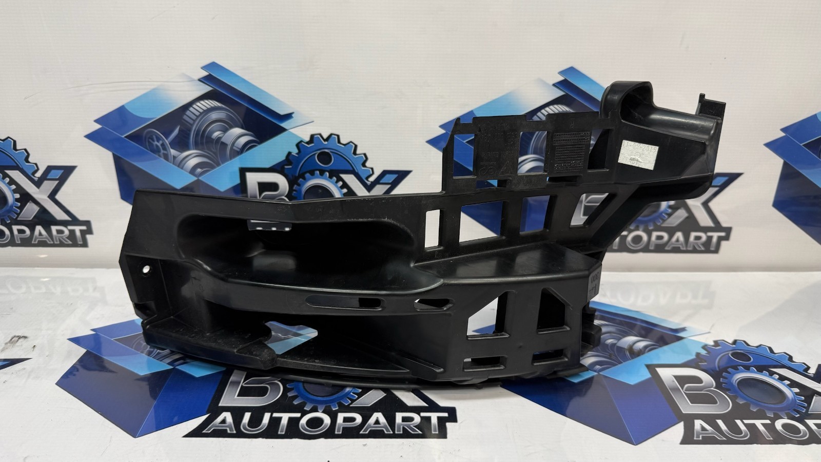 2014-2018 Porsche Macan Rear Right Bumper Bracket 95B807572 OEM