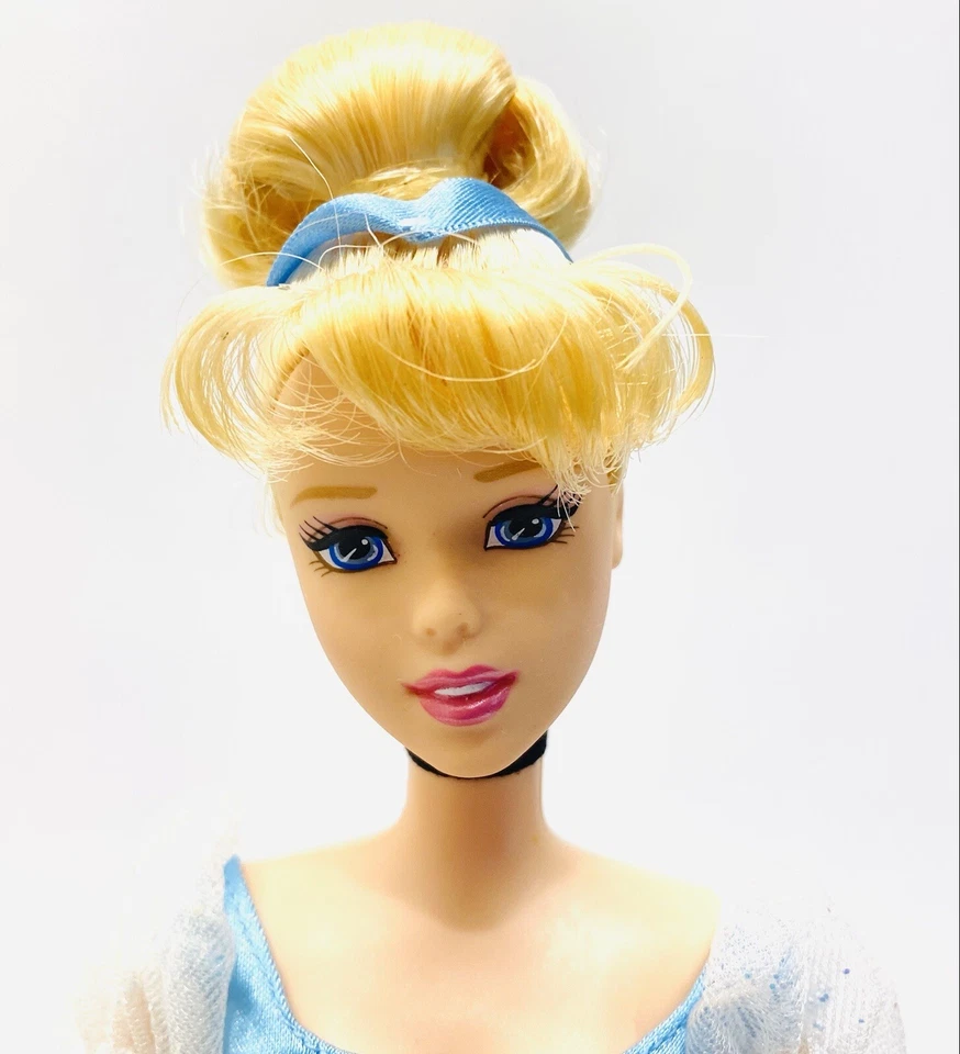 Платье MATTEL BARBIE Disney Cinderella кукла блондинка волосы голубые глаза голубое высота 12 дюймов  - Изображение 2 из 4