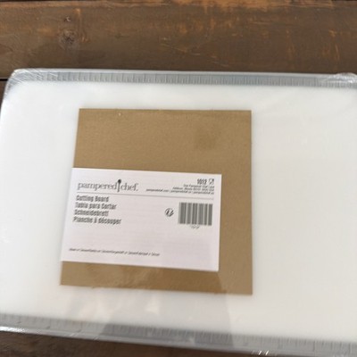 Pampered Chef 1012 Cutting Board 9'' x 13'' Dishwasher-Safe Nonslip Edges New