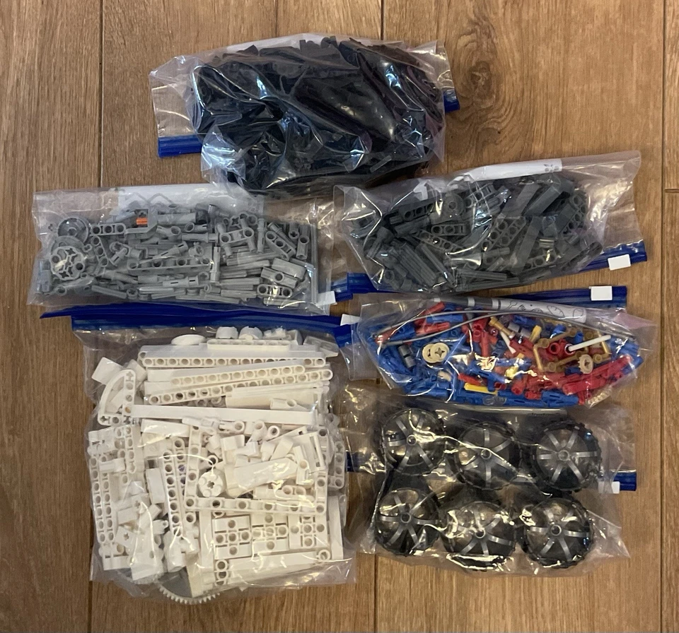 LEGO Technic 42158 NASA Mars Rover Perseverance, photo 2 of 2