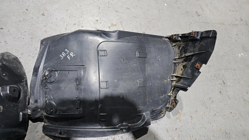 BMW 1 E88 118D 120i MSPORT 2007-2013 ARCO DE RUEDA DELANTERO DERECHO PROTECTOR CONTRA SALPICADURAS MOLDURA Foto 3 de 4