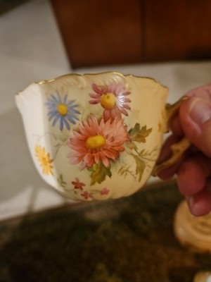 VTG Royal Worcester Bone China Cup. Scalloped Edge Floral Pattern Ivory Blush 3¼