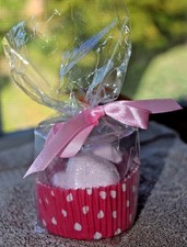 7 HEART BATH FIZZERS IN CUPCAKE HOLDER, NEW, SCENTED, BOMBS, FIZZIES