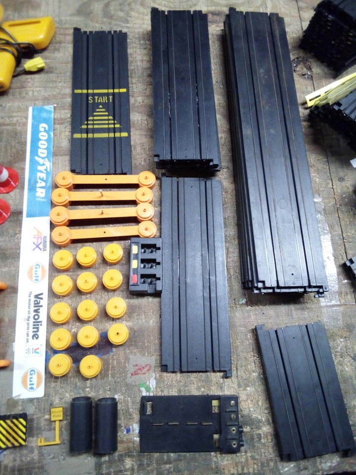 LOT OF 1971 AURORA AFX SLOT CAR TRACK STRAIGHT CURVE HAND TRIGGERS