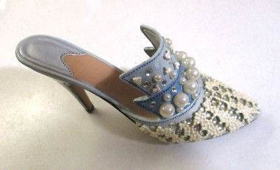 Raine Willitts Frosted Fantasy Heel Pump 25032 Porcelain 1999 Miniature Shoe