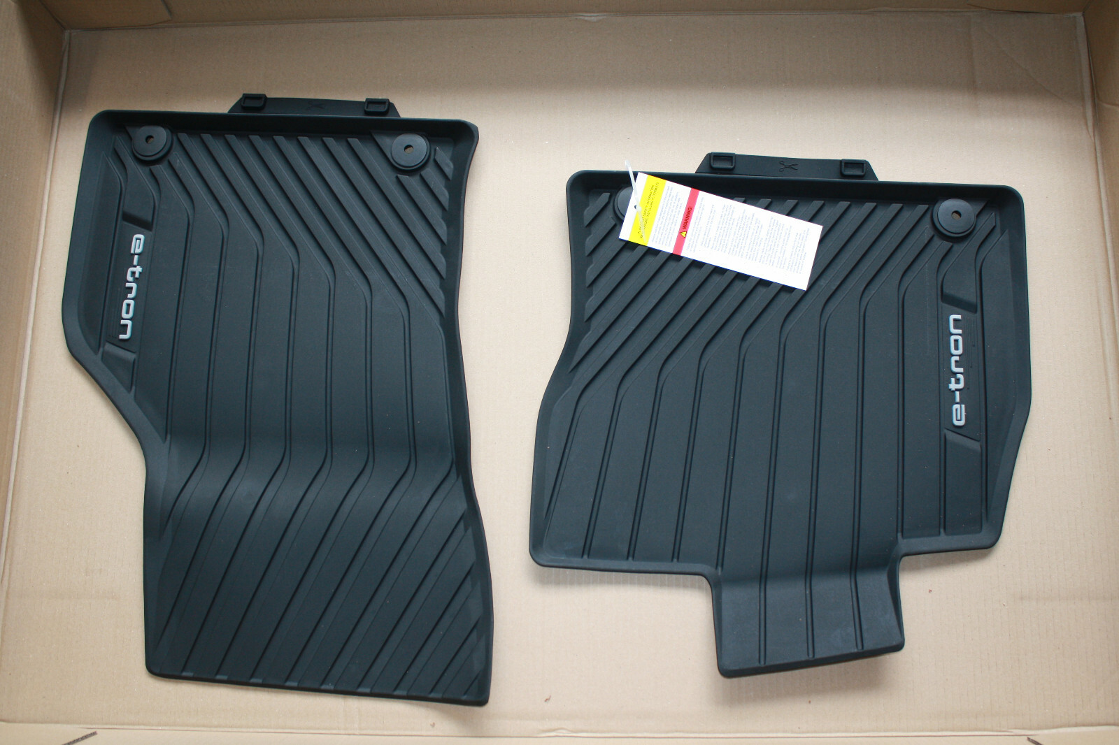 Audi VAG OEM A3 Cabrio e-tron Gummimatte Matten Allwetterfussmatten 8V1061221A