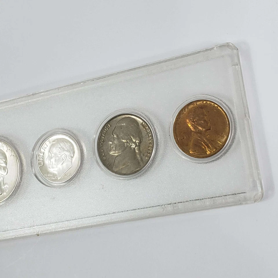 (1) 1958 United States Mint SILVER Philadelphia Year Set WHITMAN Plastic Holder - Image 3 of 4