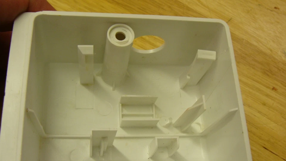 Magic Chef Refrigerator MCBR440B Thermostat Housing #GNF-304D used - Image 2 of 4