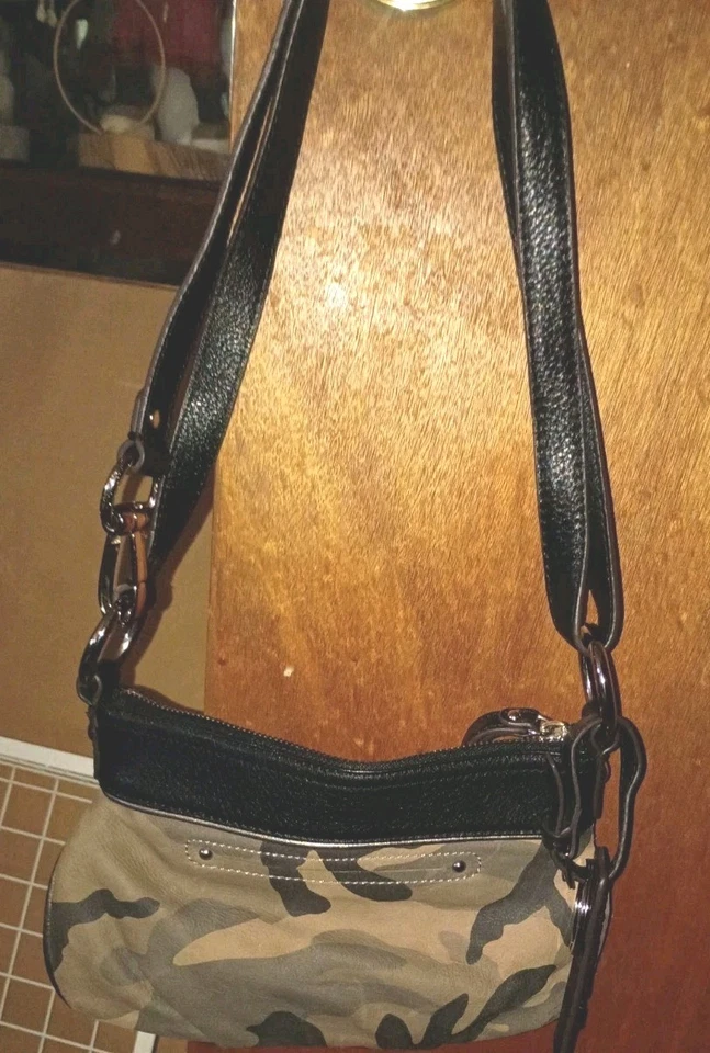 B Makowsky Camouflage Leather Crossbody Shoulder Bag Purse Smaller Sized Zips - Image 3 of 4