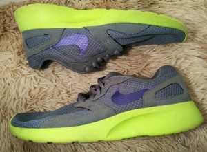 gray and lime green nike shoes