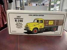 First Gear 1957 International R-190 Stake Truck w/Bags Kent Feeds 1/34 18-2131