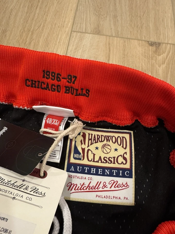 XL Mitchell And Ness Chicago Bulls Shorts Authentic Pinstripe Black 1996 1997 - Image 3 of 4
