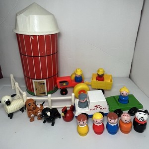 Vintage Fisher Price Little People Play Family Farm Barn and Silo 915