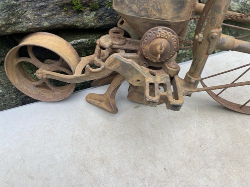 Vintage Iron Age Seeder Combo Culivator Like Planet Jr "working condition" - Picture 6 of 24