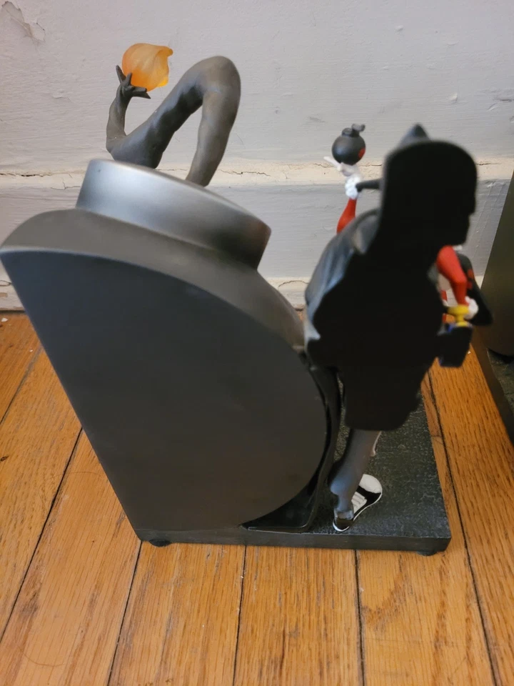 Estatua sujetalibros Harley Quinn del Joker de DC Comics. Batman Bomb S17 455/5000 como está Foto 3 de 4